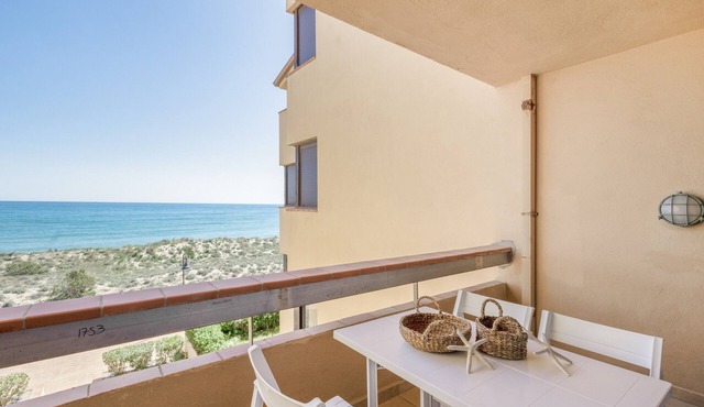 Seafront Apartment with Stunning Views