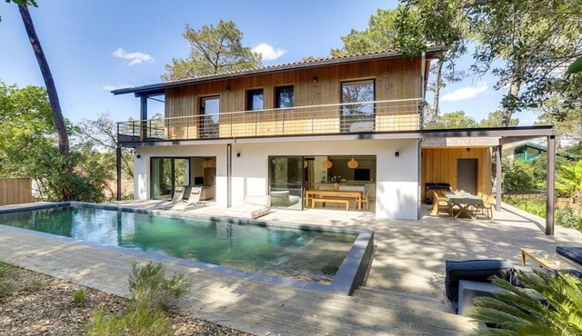 SEIGNOSSE, Estagnots Beach, architect-designed villa