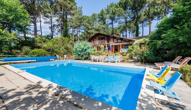 Semi-Detached House 'Maison entre Lac et Océan' with Garden, Terrace & Wi-Fi