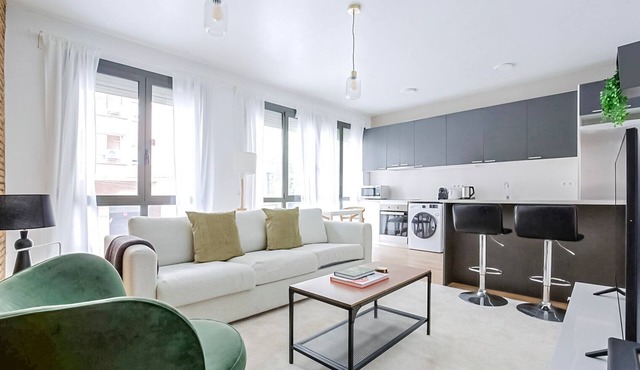 Serene Nova Esq de l'Eixample 2BR w/A/C, W/D & Elev, by Blueground