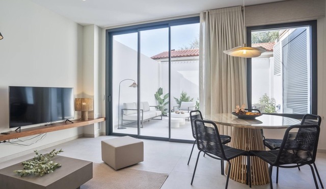Sitges Spaces Deluxe Garden Condo | 2BR/2BA 🏡