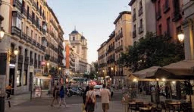 Spacious 140 m² Apartment in the Heart of Madrid