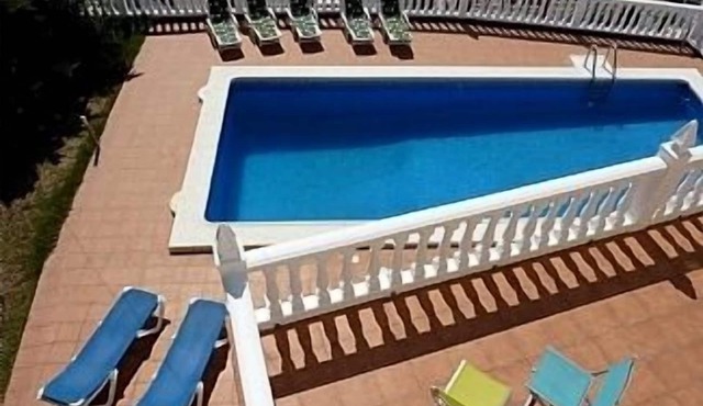 Spacious Modern Villa, Large Private Pool (heated in winter), Fast Internet.
