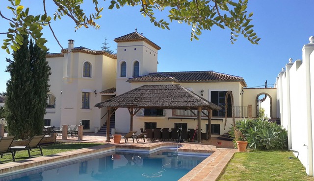 Spatious 7 bedroom villa, recently renovated, near the beaches and Puerto Banus