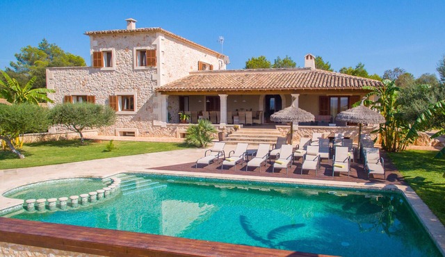 Stunning home in Campos with private swimming pool, can be inside or outside