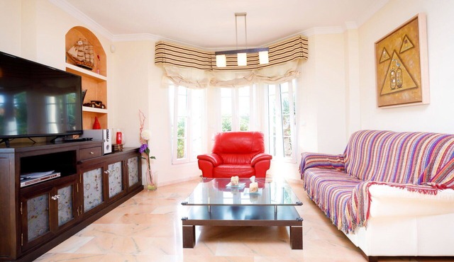 Stunning private villa for 8 people with private pool, A/C, WIFI, TV and terrace