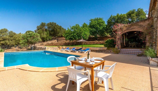 Stunning private villa for 6 people with private pool, WIFI, TV, terrace and pets allowed