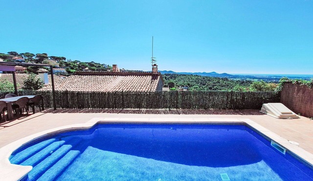 Stunning private villa for 6 guests with WIFI, private pool, TV and terrace