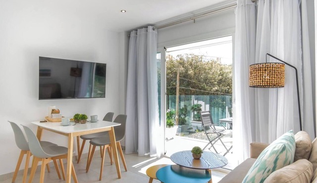 Sunny apartment 1B with balcony & pool in canyamel