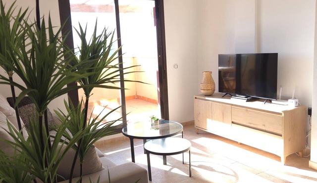 Sunny apartment, sea view - 4 guests