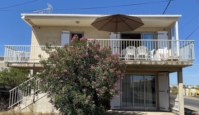 Typical air-conditioned chalet for 6-8 people located 150m from the beach
