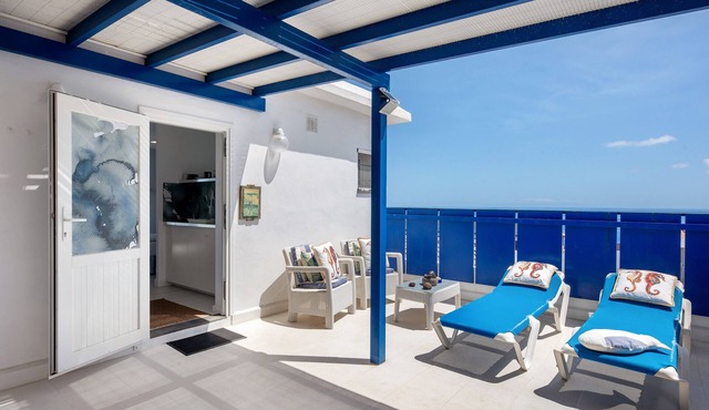 Vacation Home 'La Cangrejera' close to the Beach with Sea View, Terrace & Wi-Fi