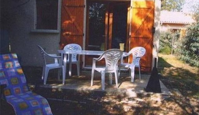 Villa 4 p family or lovers Quiet area/garden/parking fenced/Sea 950