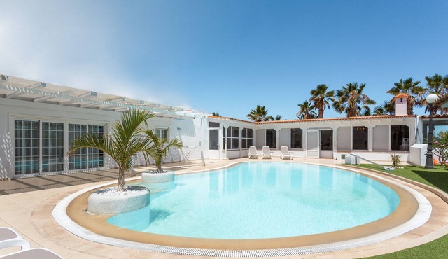 Villa Alamos Park, Golf Del Sur - Huge 10 bed villa with private pool