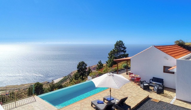 Villa Atardecer - villa with infinity pool and sea views - Puntagorda