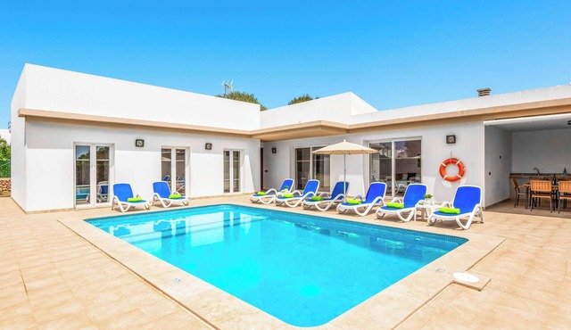 Villa Betty - Four Bedroom Villa, Sleeps 8