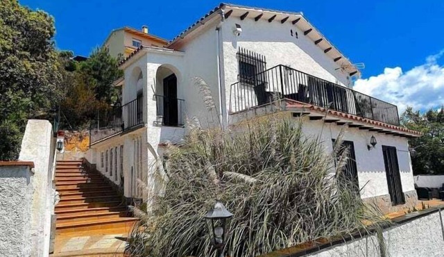 Villa Blanca Lloret de Mar · ★5.0 · 4 bedrooms · 9 beds · 2 baths