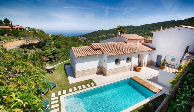 Villa 'Casa Chula' with Sea View, Wi-Fi and Air Conditioning