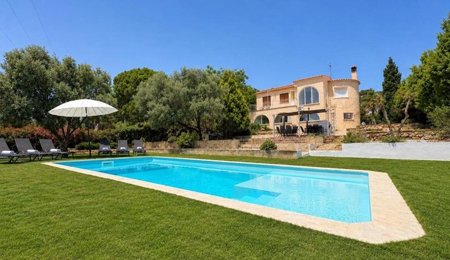 Villa con piscina y jardín privado - Villa Olivo - Dos plantas independientes