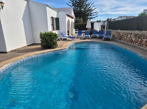 Villa familiar con piscina privada en Calan Blanes