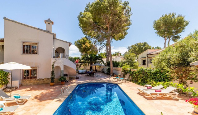 Villa 'Feliz ' with Private Pool, Wi-Fi and Air Conditioning