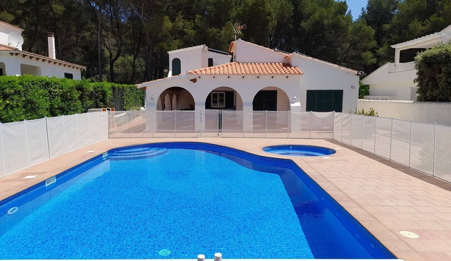 Villa for 8 people with pool.
