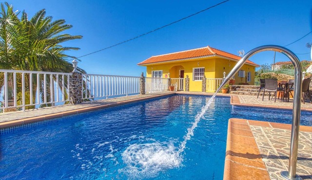 Villa La Hoya – Holiday villa with pool & sea views in Tijarafe, La Palma