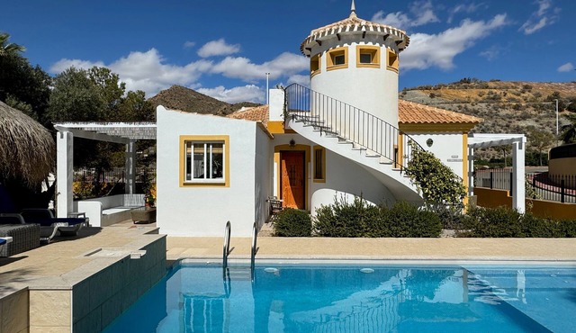 Villa Mediterráneo with Private Pool,Jacuzzi-jets A/C & Wi-Fi. Near the Costa Cálida coast.
