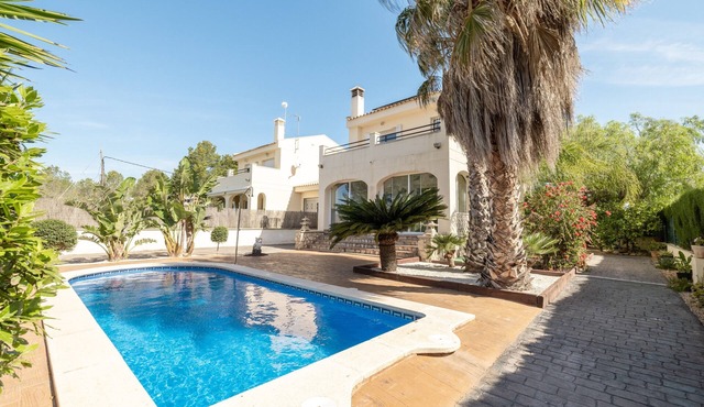 Villa 'Nice House' with Mountain View, Wi-Fi and Air Conditioning