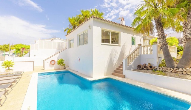 Villa Palmera - Three Bedroom Villa, Sleeps 6