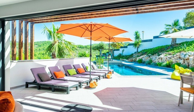 Villa Rueda - Four Bedroom Villa, Sleeps 9