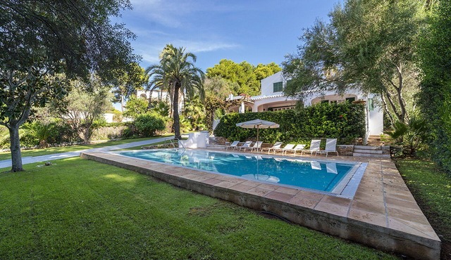 Villa with big pool nearby the sandy beach, Santo Tomás, Menorca