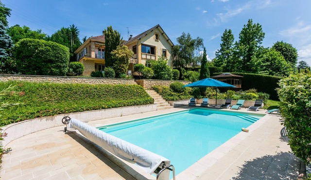 Villa with private heated pool in Sarlat