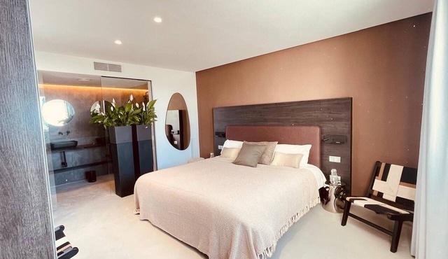 Wengé Suite by Hello Homes Sitges