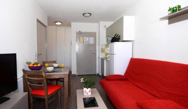 Wifi, 300m from resort center, swimming pool, hammam, terrace, balcony, tv, ski locker, 38m²