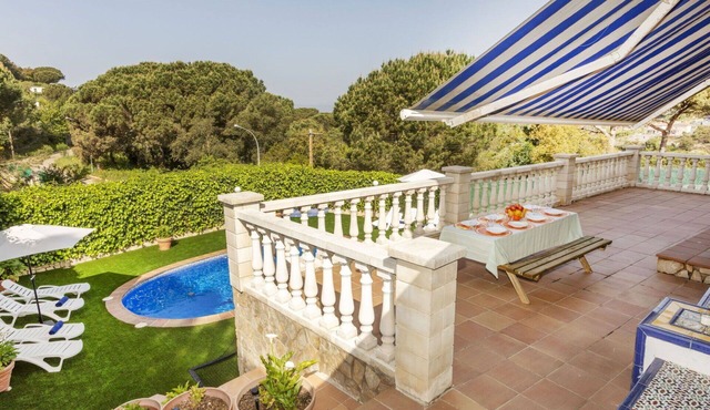 Wonderful private villa for 10 people with private pool, WIFI, TV and patio