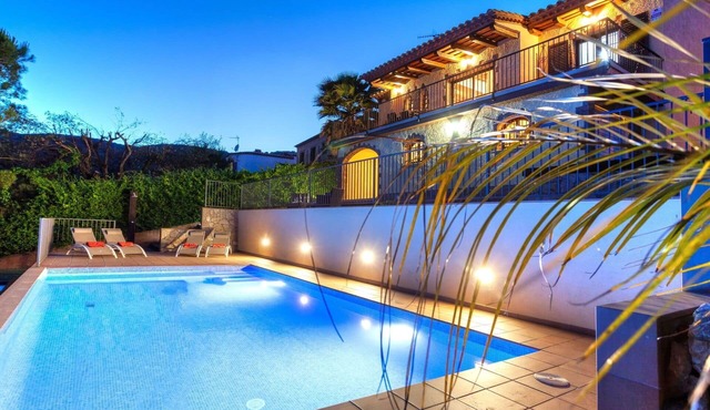 Wonderful private villa for 8 guests with private pool, WIFI, TV and balcony