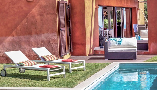 Wonderful private villa for 8 people with private pool, WIFI, A/C, TV and patio