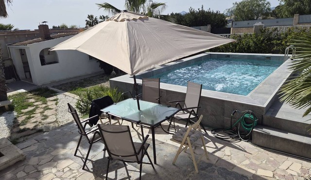 Wonderful Villa with Private Pool and Barbecue Just 9 Minutes from Campello Beach
