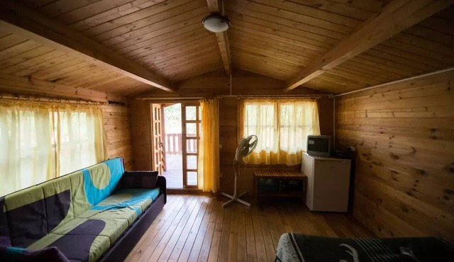 Wooden cabin (without kitchen or bathroom) 2 to 4 people - 2 pers. included in price