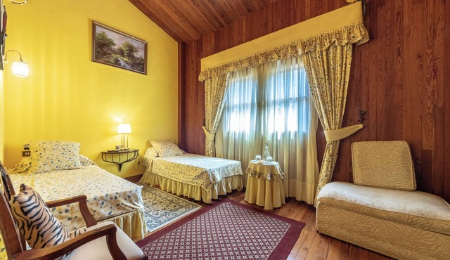 Yellow Room at Basquepalace