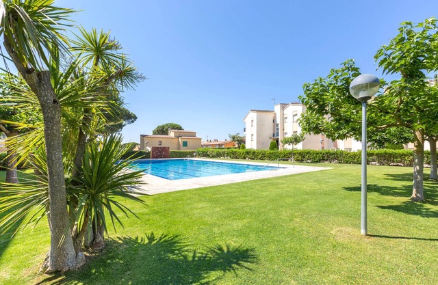 1CB K2 -2 Bedroom apartment in a very quiet area with garden and communal pool near the beach of Calella de Palafrugell