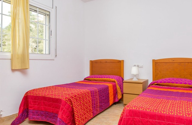 2CAROL01 - Nice 4 bedroom house with private pool located in a quiet residential area