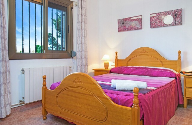 2CON01 - Cozy 4 bedroom house with garden and private pool located in a quiet area