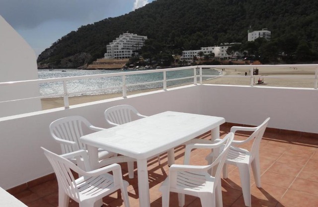 Apartamentos Cala Llonga Playa 