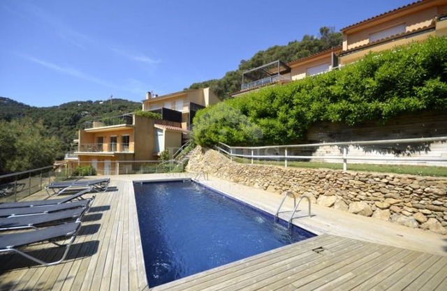Begur Apartment, Sleeps 7 with Pool and Air Con