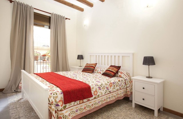 Casa Milá - large apt in Gracia district - FREE WIFI