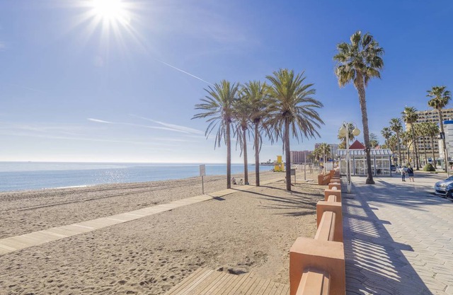 Cubo's Alvaro Benalmadena Beach & free parking / free wifi / near the beach / parking free