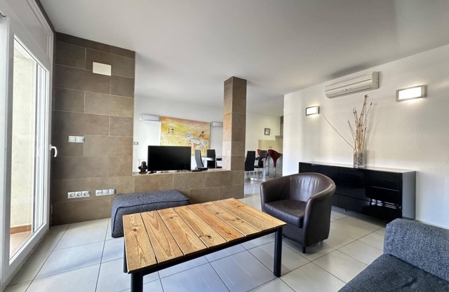 Drugstore A B - Three Bedroom Apartment, Sleeps 8