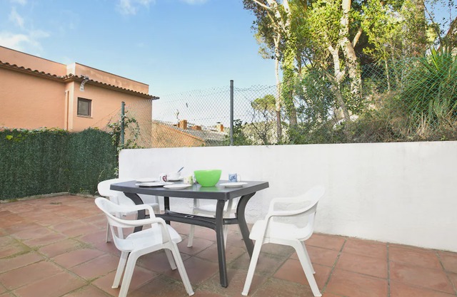 Geranis 3 - Three Bedroom Apartment, Sleeps 7